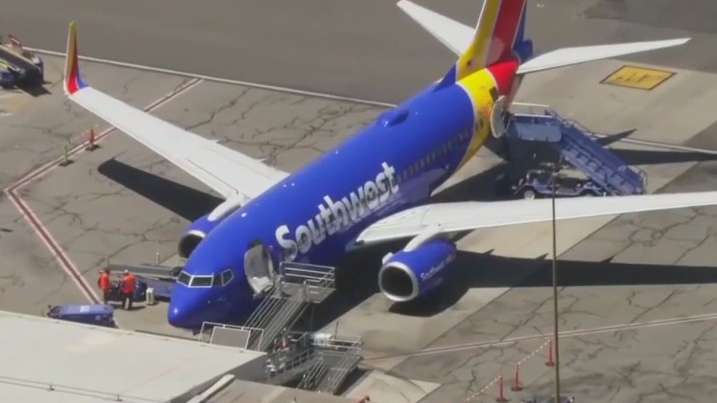 Southwest flight nosedives to avoid crash