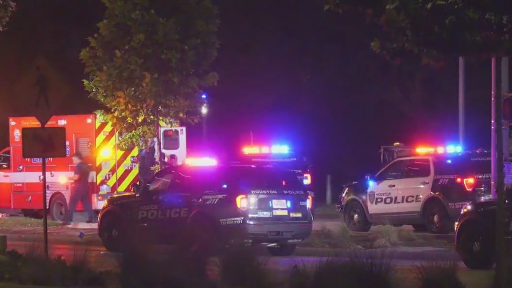 Man shot in chest near Houston's Eleanor Tinsley Park
