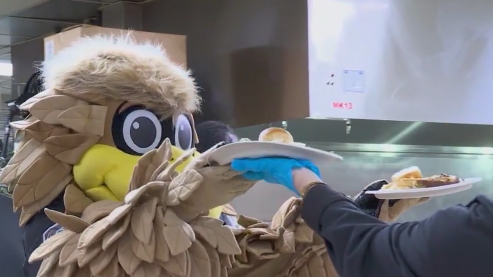 Atlanta Falcons specialists give back