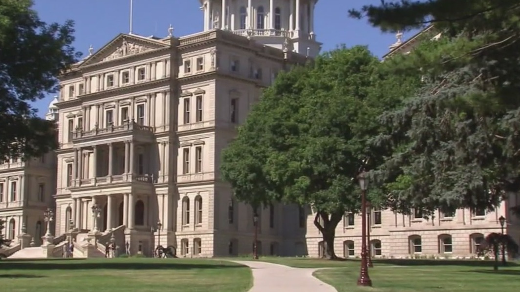 Michigan avoids government shutdown