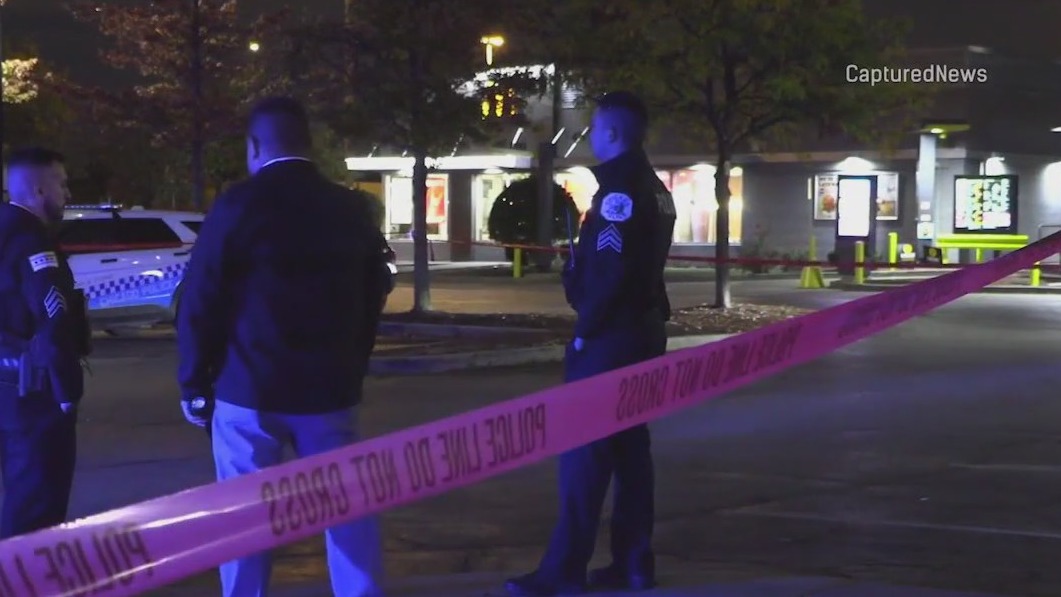 Boy, 2, shot while sitting in car outside Chicago McDonald's