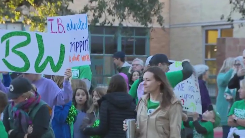 Bryker Woods community rallies to prevent school closure