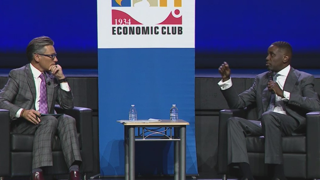 Detroit mayoral candidates speak at election forum