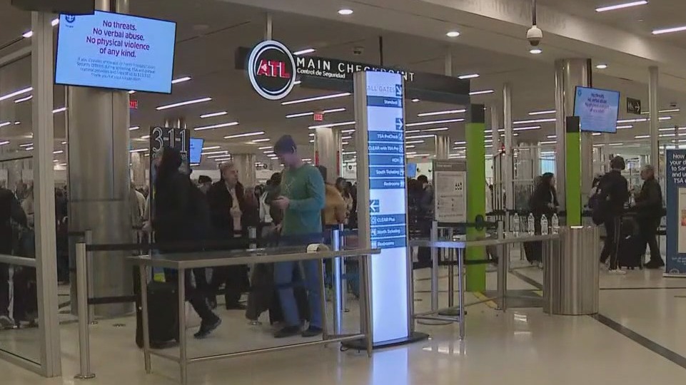 Flight delays/cancellations at noon Wednesday