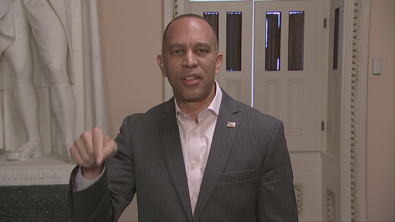WATCH: Shutdown day 24 remarks from Democratic Leader Jeffries