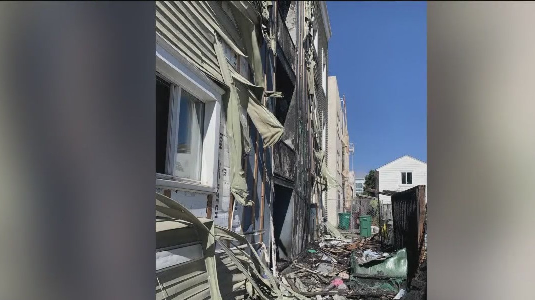 Apartment fire displaces dozens