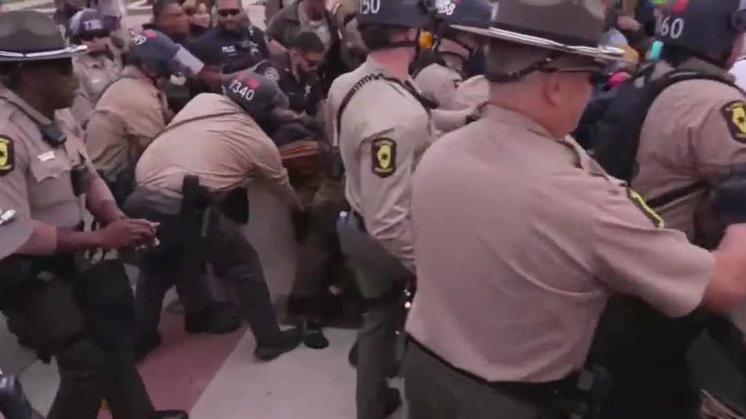 Chicago-area anti-ICE protestors clash with police at facility