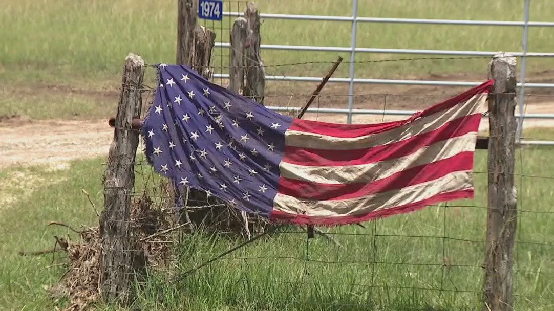 Texas floods: Volunteers help with clean-up near Hunt