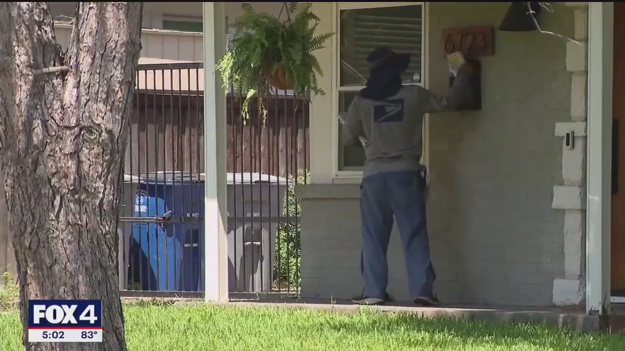 Dallas postal worker collapses, dies while on the job