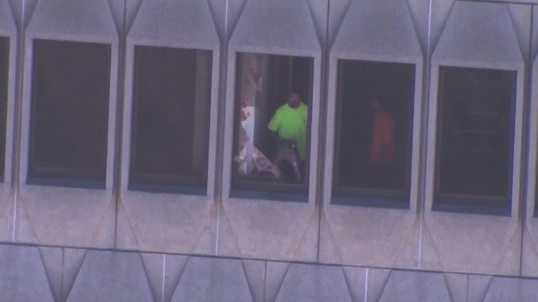Glass falls from Transamerica building in San Francisco