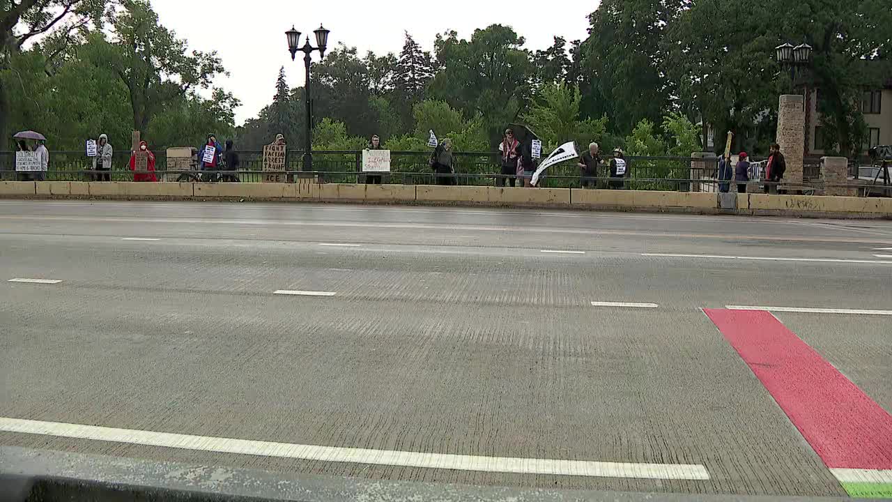 Twin Cities protest against ICE at Lake Street/Marshall Avenue Bridge [RAW]