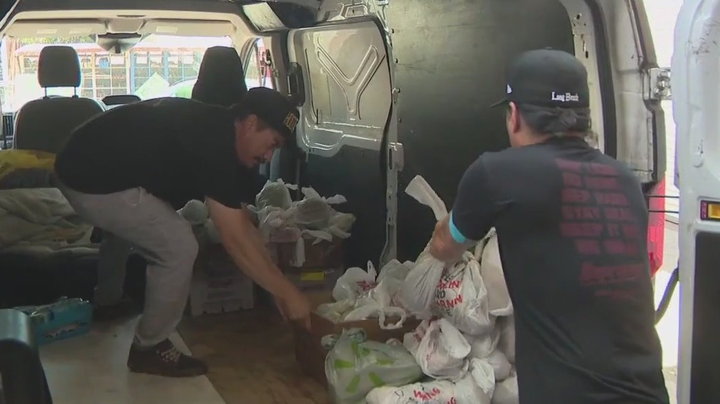 Hood Santa helping LA's immigrant community