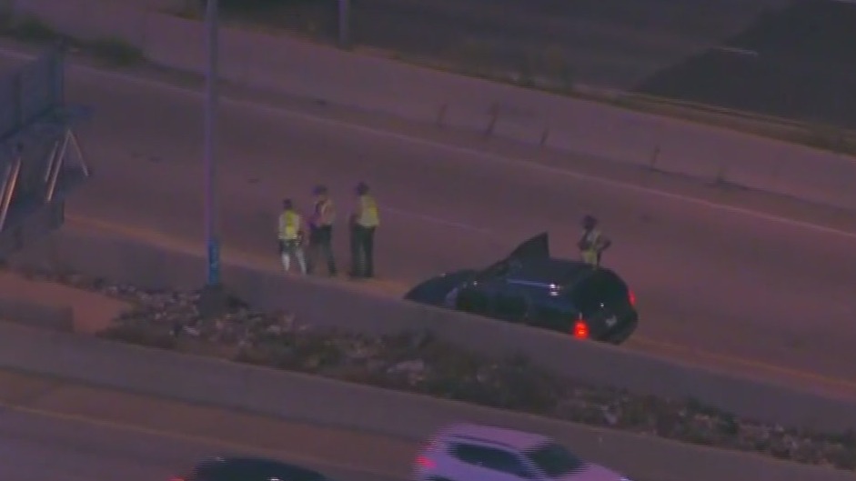 Crash on Dan Ryan Expressway blocks lanes during morning commute