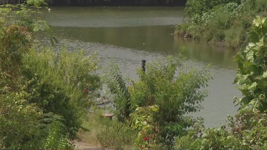 Houston: Buffalo Bayou paddler discovers body, police say