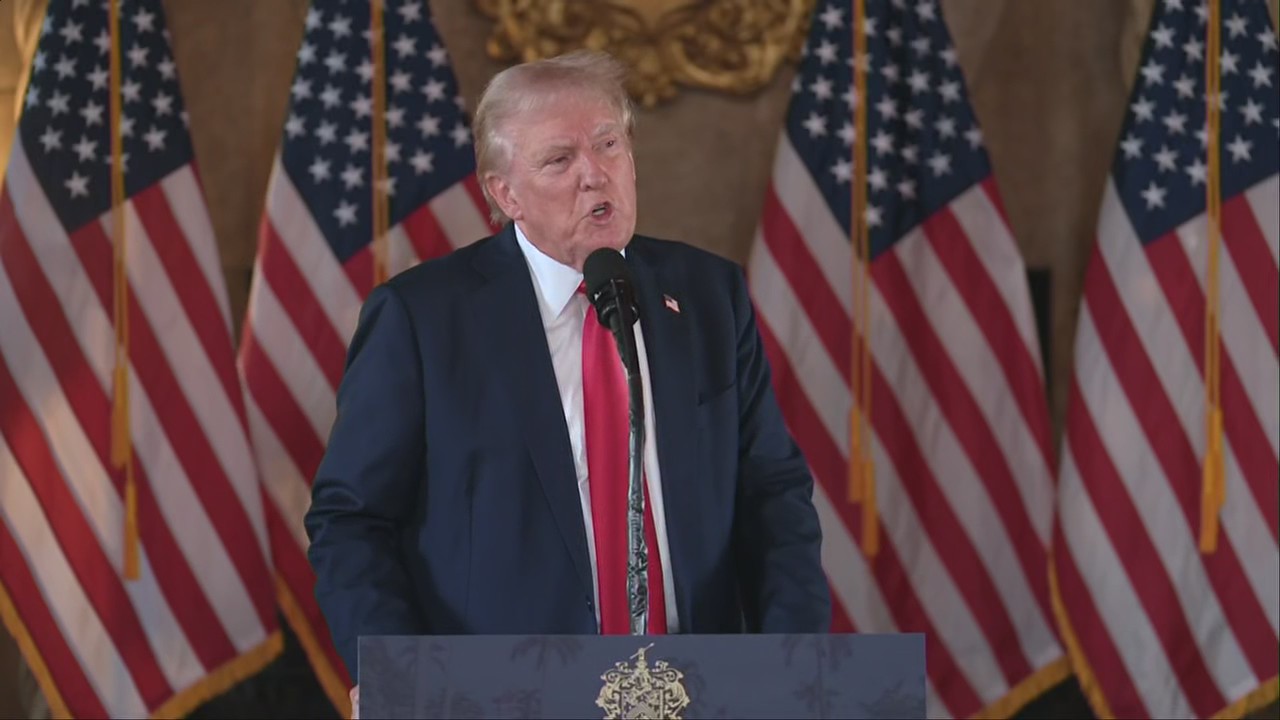 Trump says Jewish people who vote for Harris need to have their “head examined”
