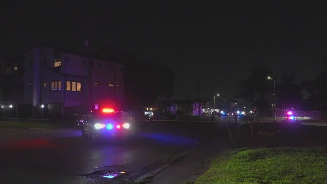 Girlfriend finds victim dead near Houston's North Main Street, police say