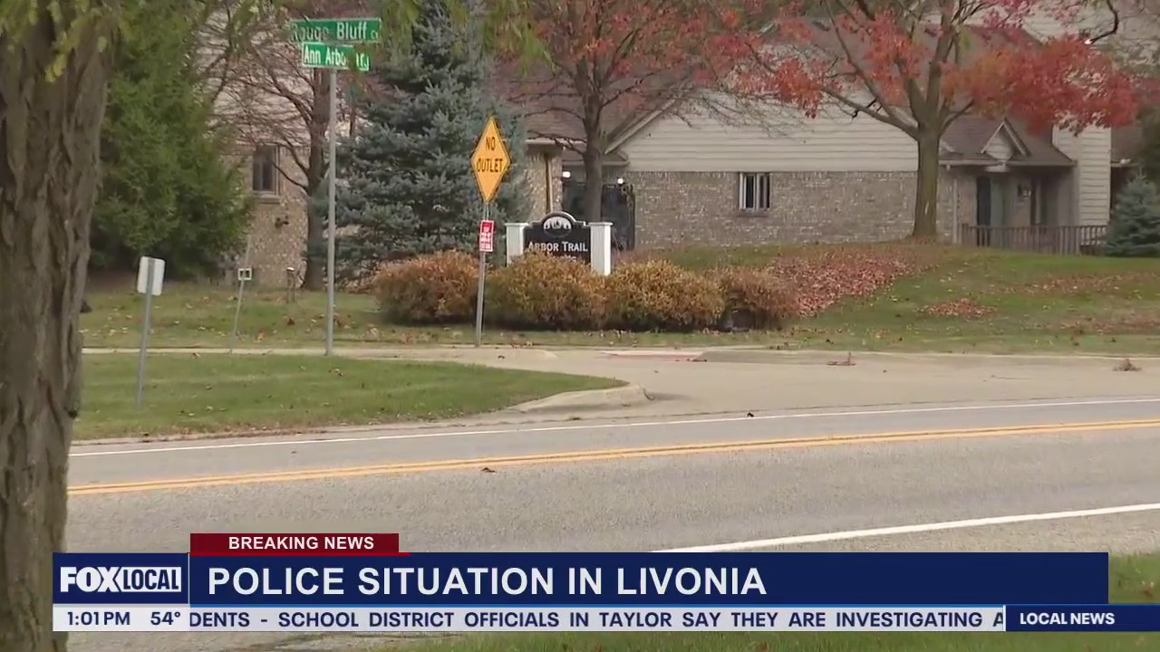 Barricaded gunman in standoff with Livonia police