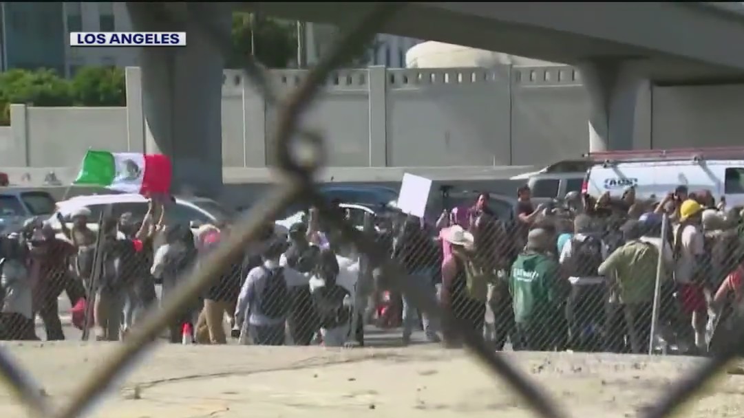 Anti-ICE demonstration continue