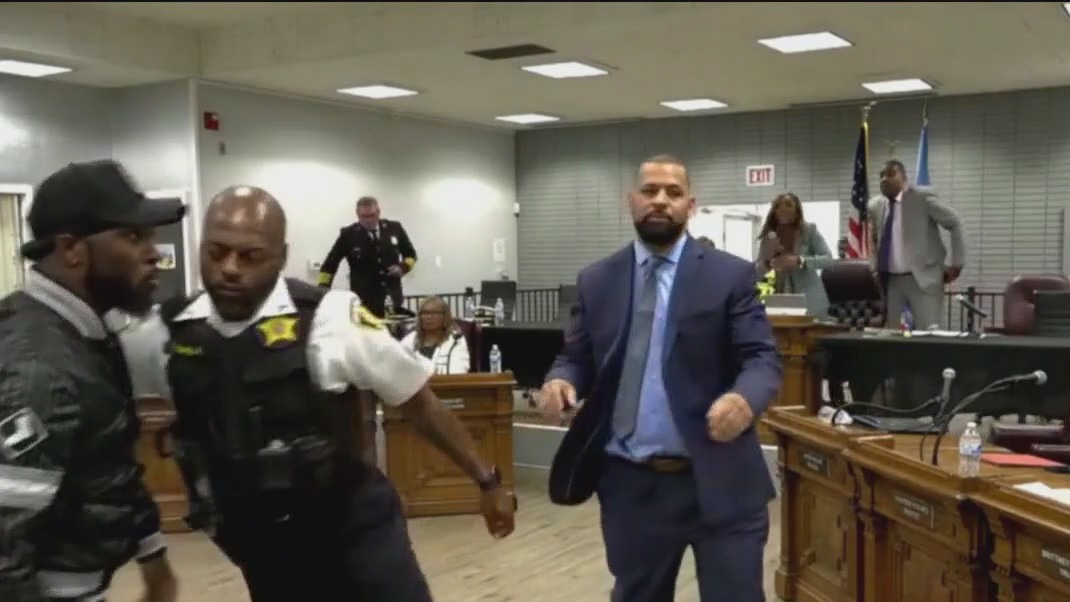 Dolton meeting gets tense as activist Jedidiah Brown calls out Andrew Holmes
