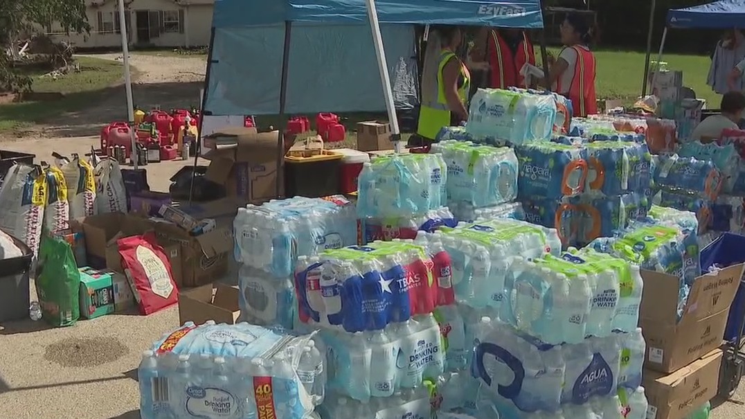Texas floods: Community helps flooding victims