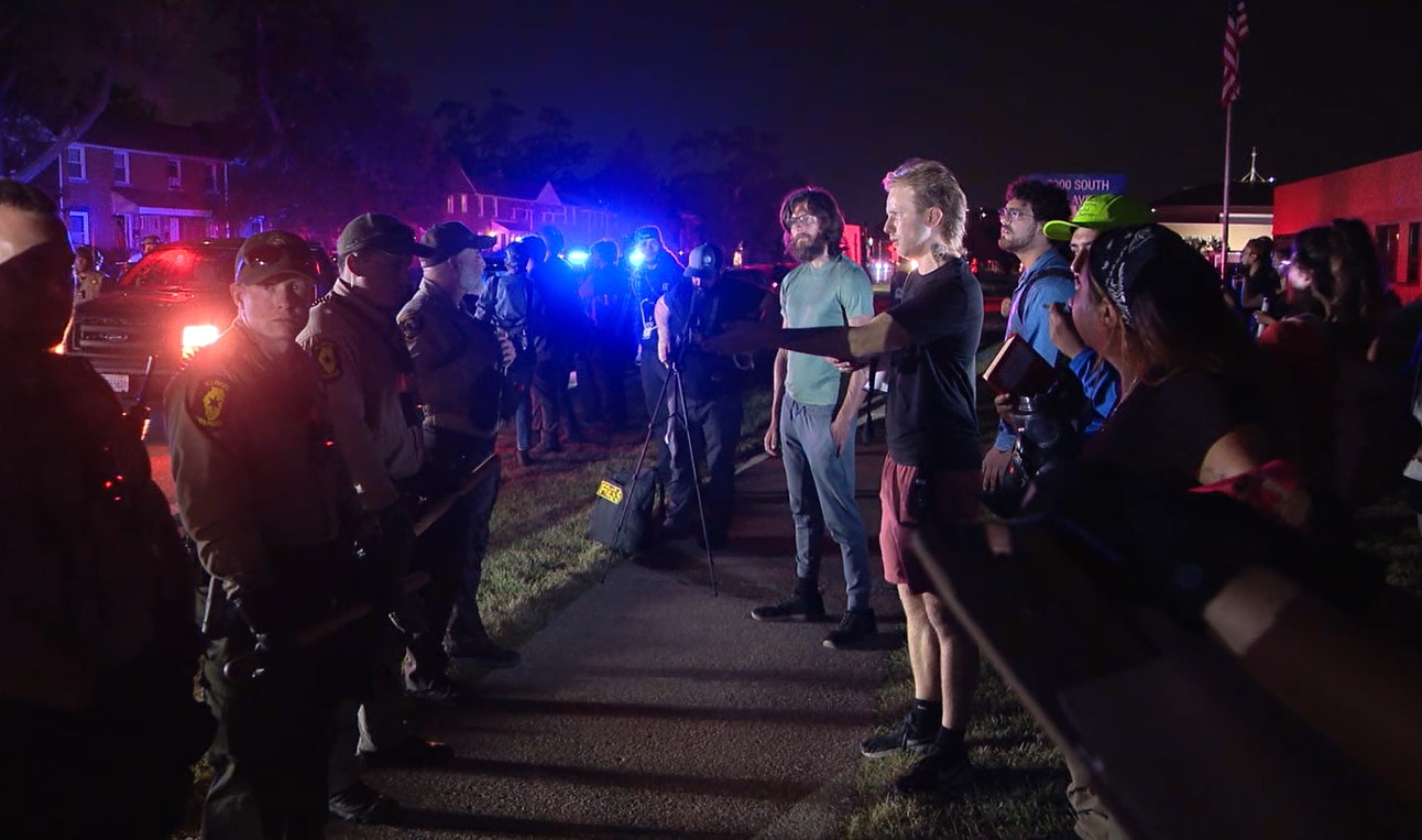 Group decries Broadview mayor’s limits on protests at ICE facility