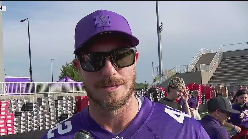 Vikings give back to community with shoe drive for students