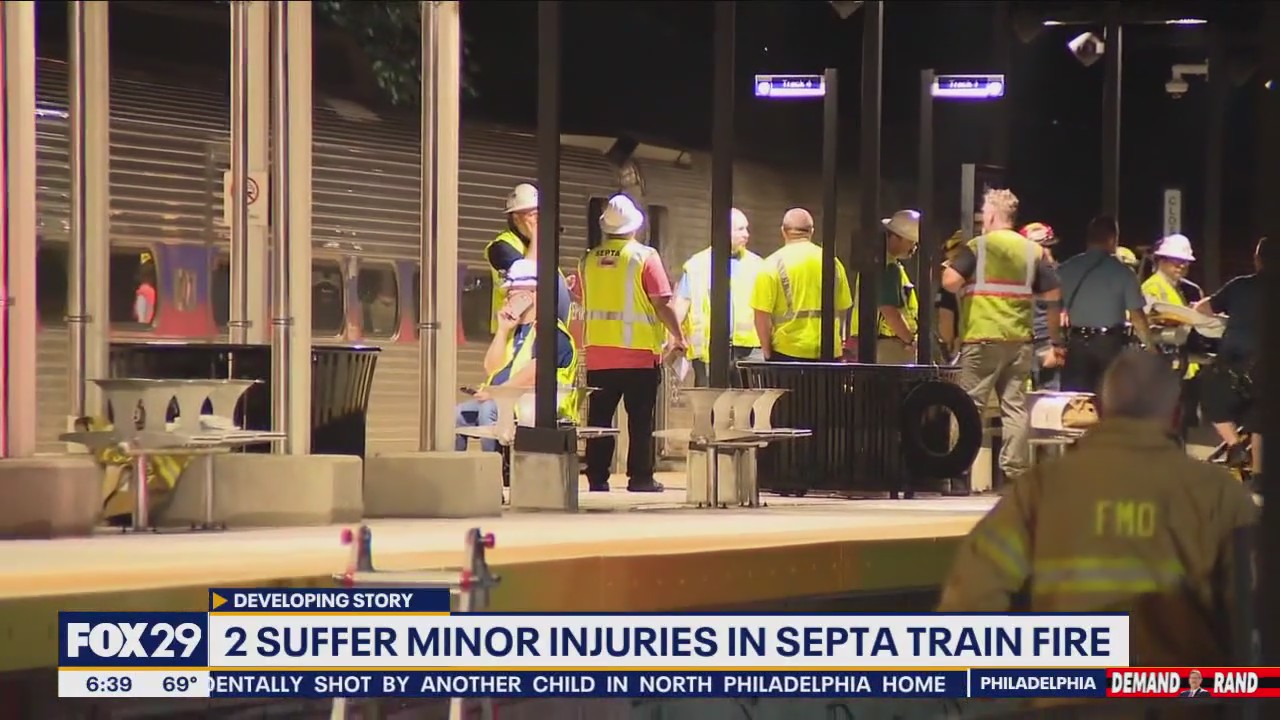 2 hurt in fire on SEPTA train