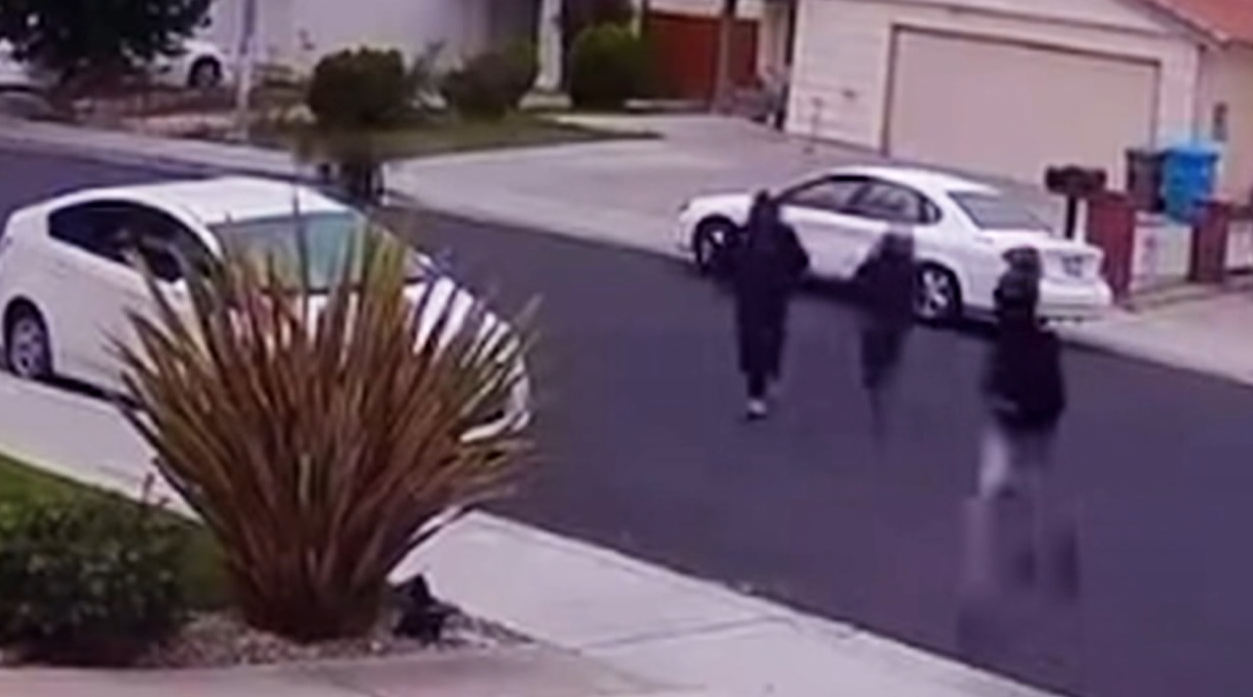 Strangers chase Union City girl to her door, but she makes it inside