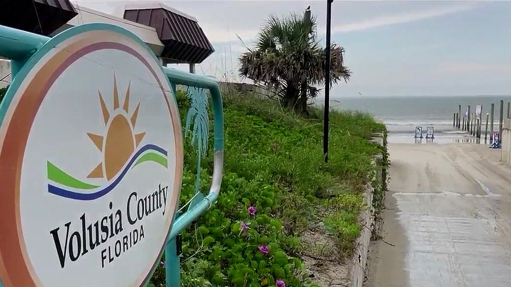Man struck by lightning in New Smyrna Beach