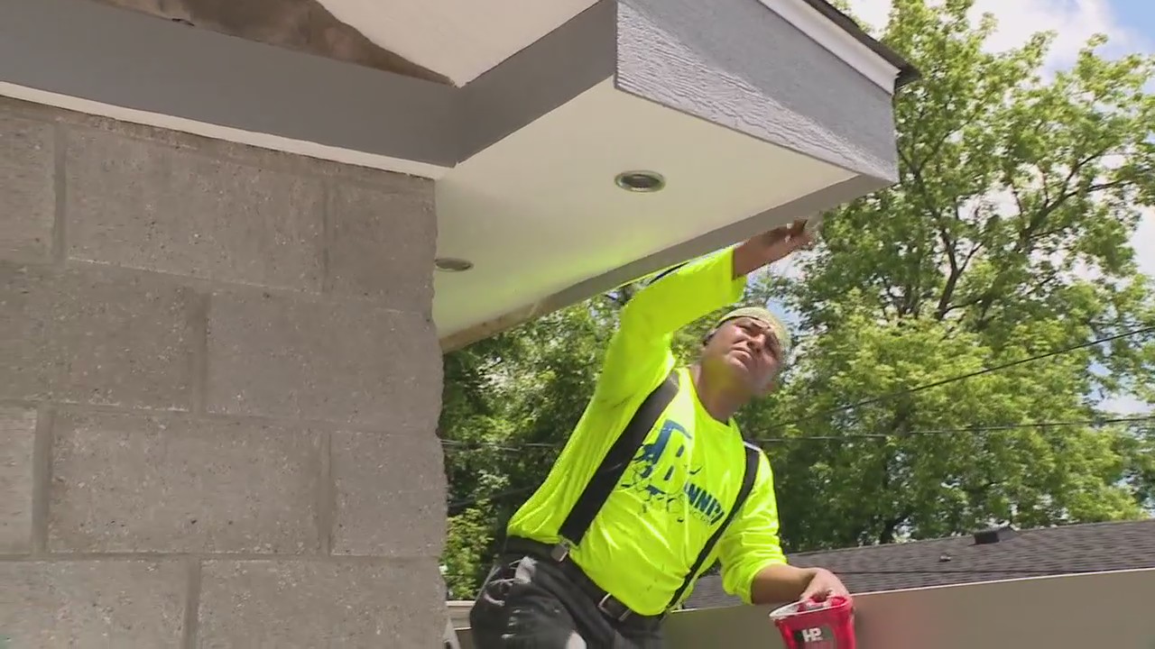 Westland mom given free garage after contractor scam