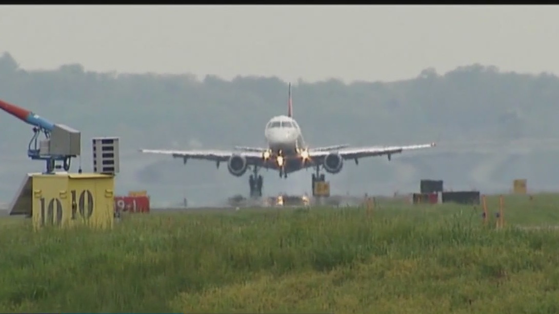 Airport delays continue as government shutdown drags on