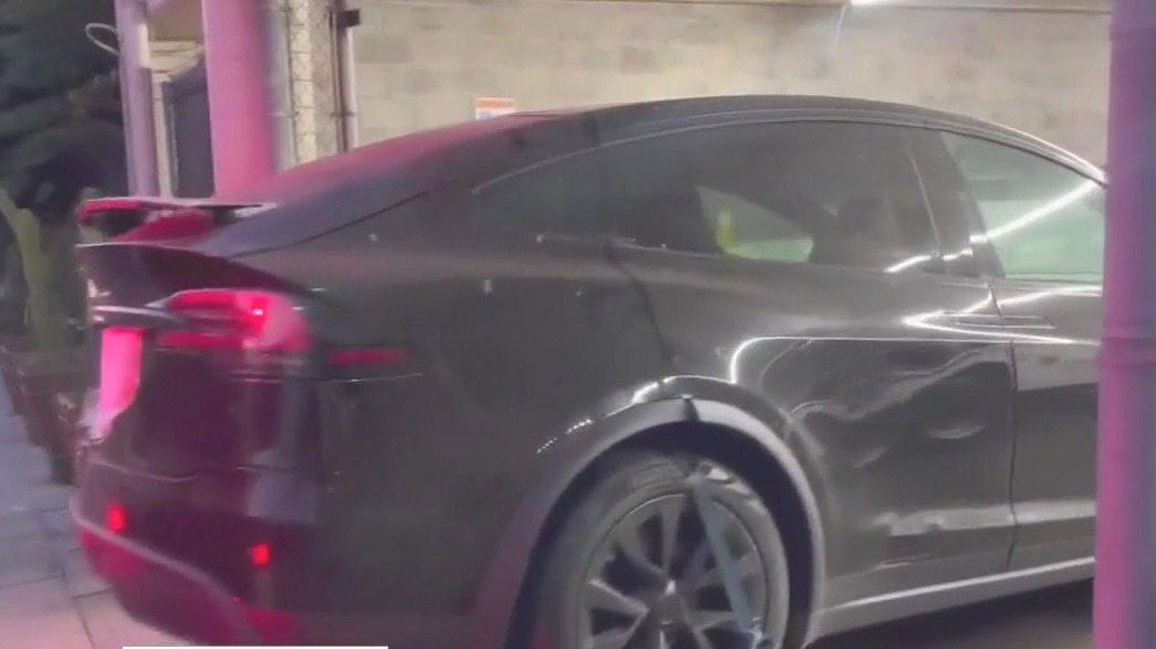 Body found inside Tesla trunk in Hollywood