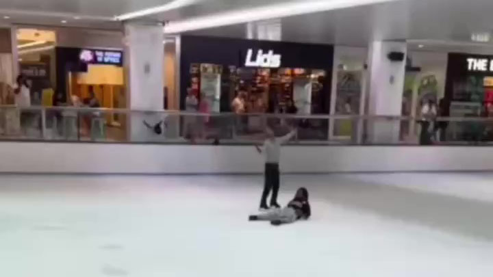 Suspect jumps from Houston Galleria second story