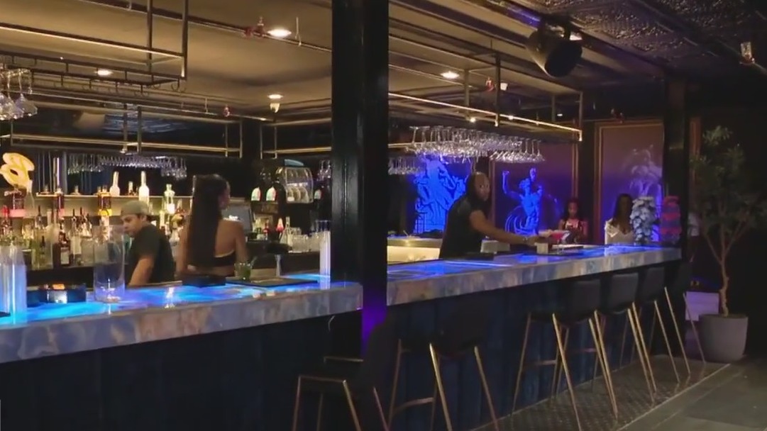 Houston Midtown lounge focuses on older crowd | Bayou City Buzz