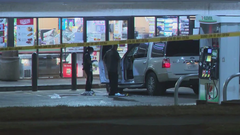 APD investigating homicide near convenience store