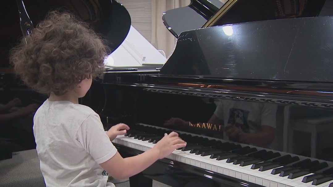 5yo Piano prodigy playing world-famous venues