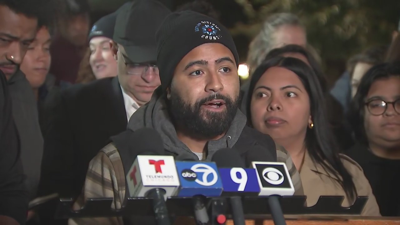 Chicago alderman holds press conference to address federal detention of staff members