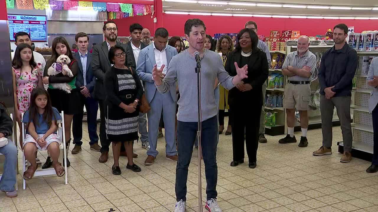 Colonial Market grand opening in north Minneapolis [RAW]