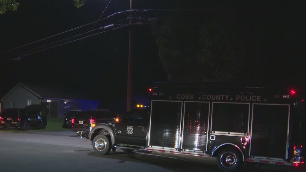 SWAT standoff underway in Marietta