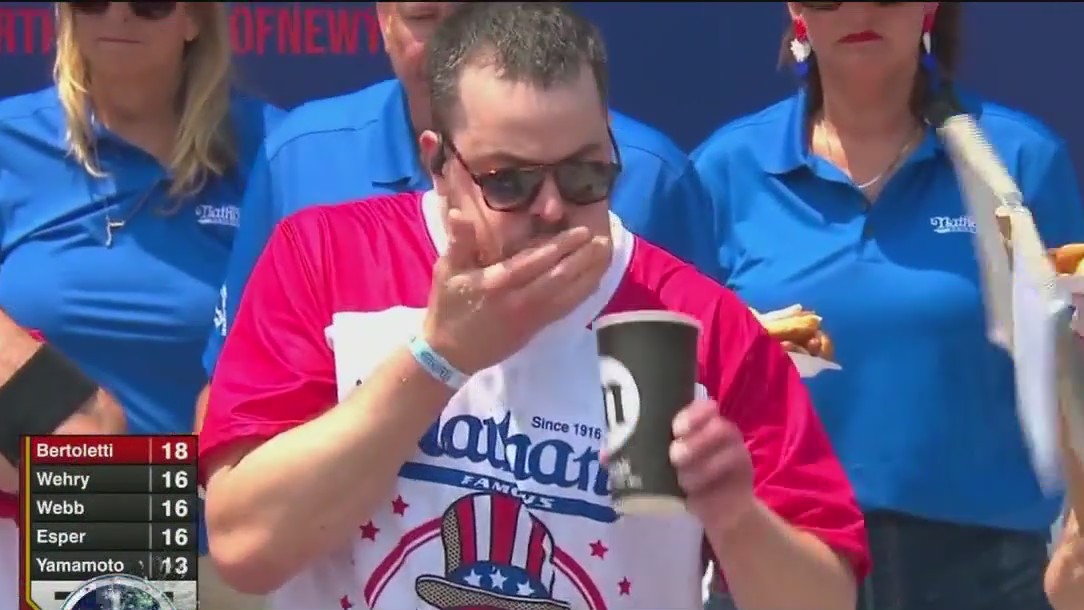 Chicago man wins Nathan's Hot Dog Eating Contest