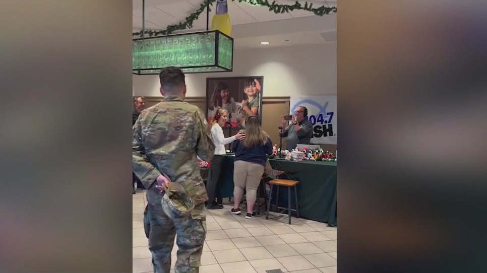 Soldier surprises mother for Christmas