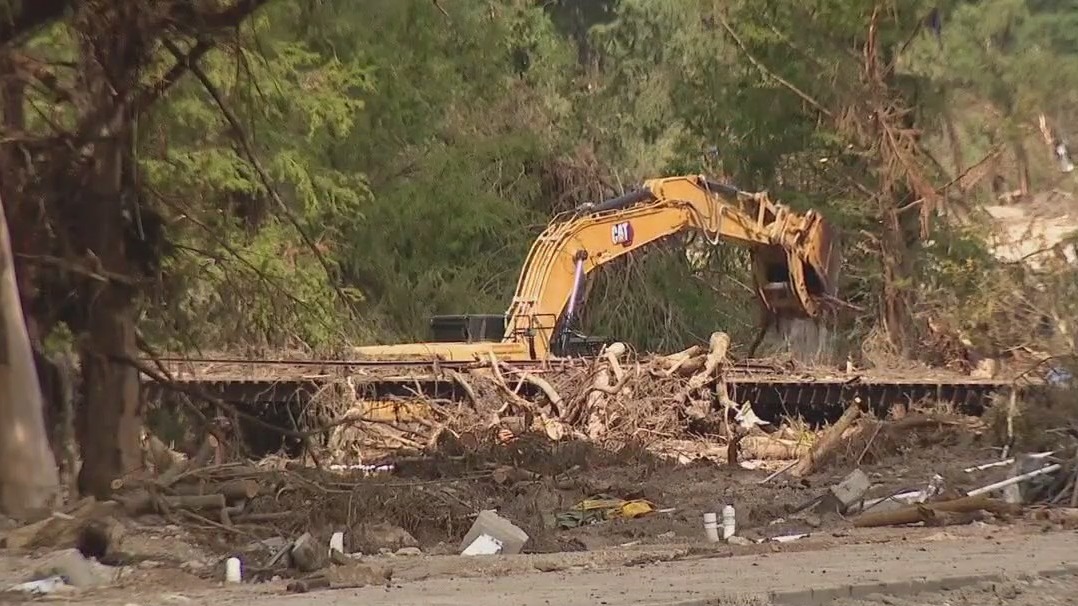 Texas floods: Colorado man helps with recovery
