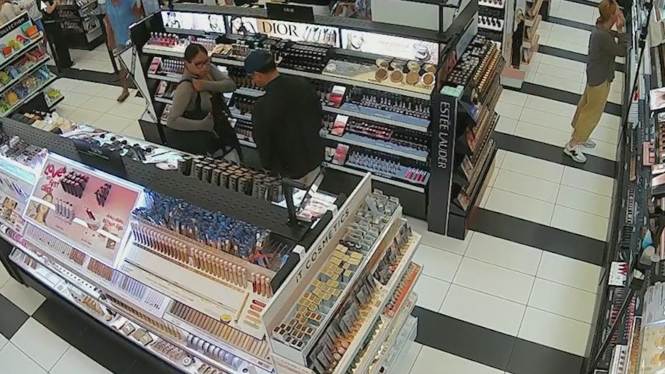Shoplifters sought by Atlanta police