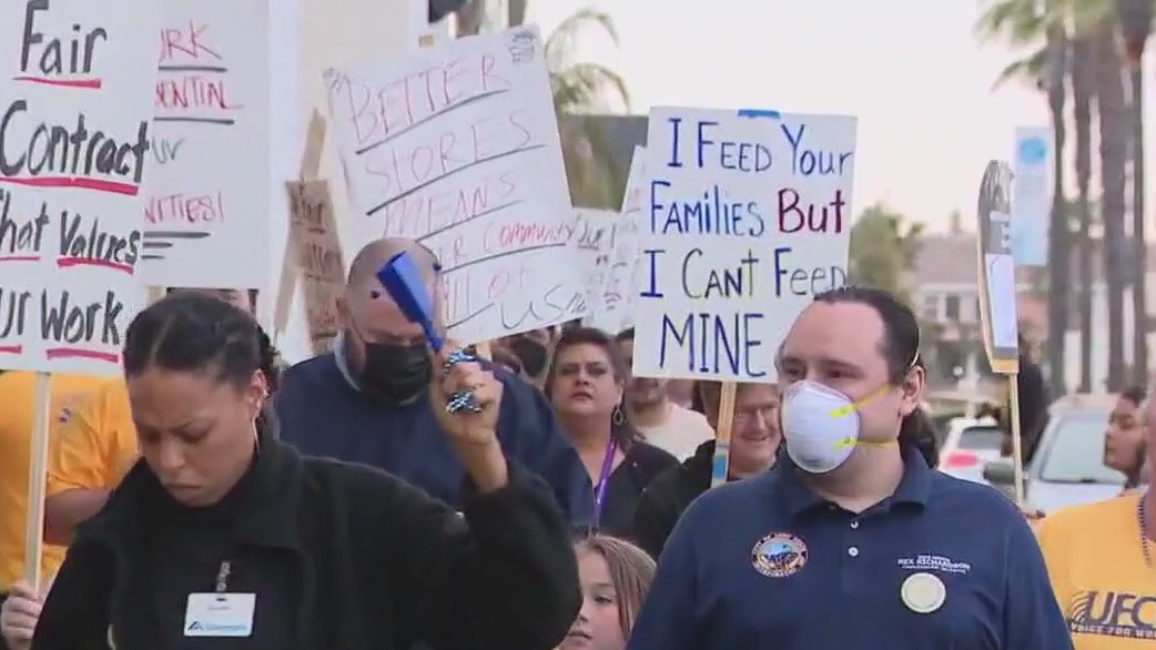 SoCal grocery workers reach tentative labor deal