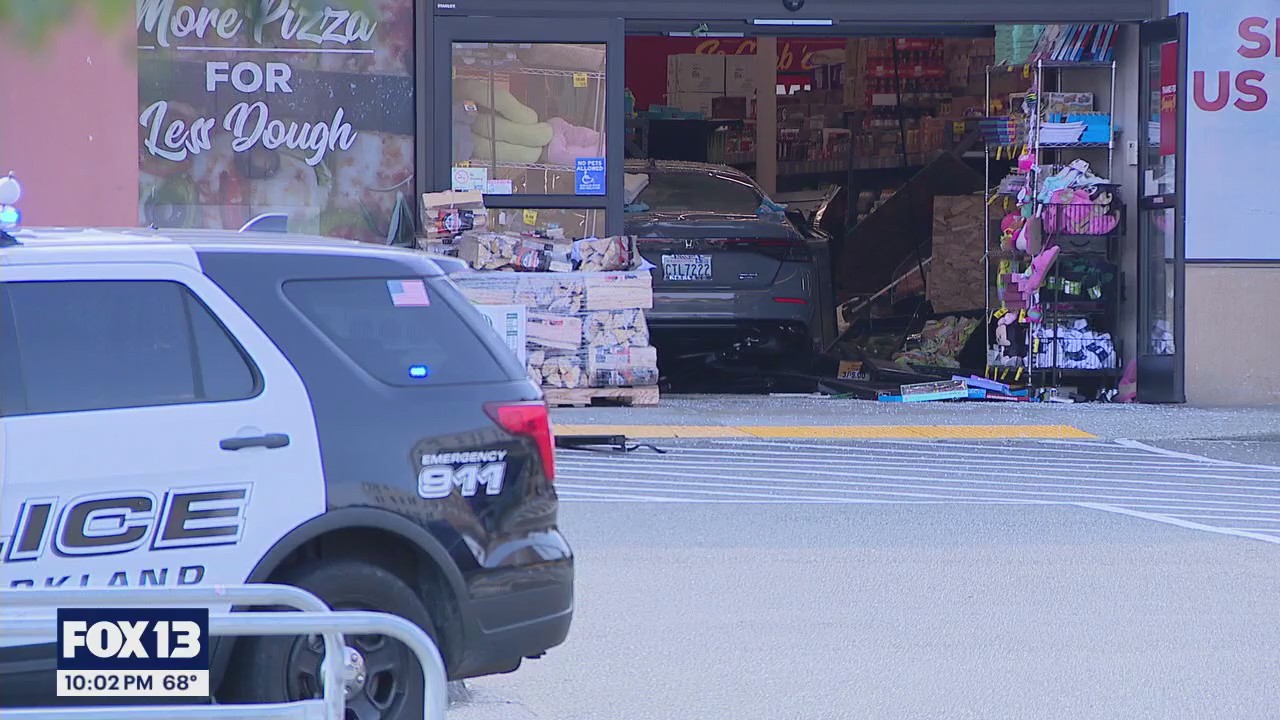 1 dead, 3 injured after car crashes into Kirkland, WA grocery store