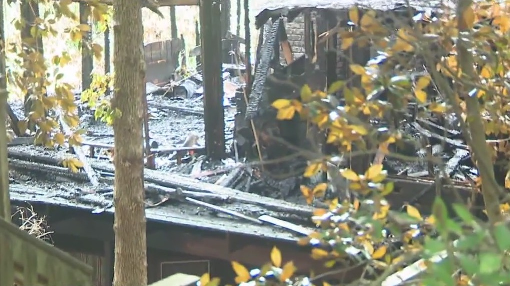 Neighbors, workers rescue deaf woman from fire