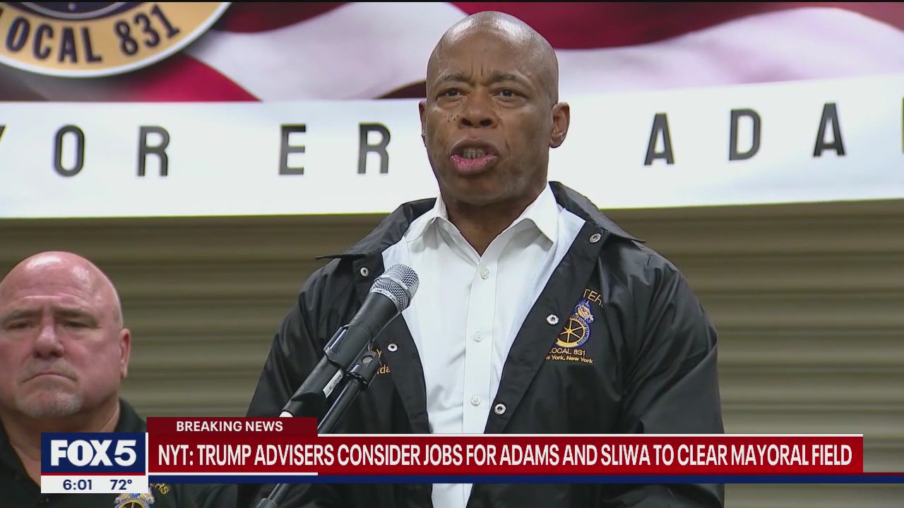Kampanja Erica Adamsa zanika govorice o ponudbi službe s strani Trumpa in umiku iz županske tekme v New Yorku