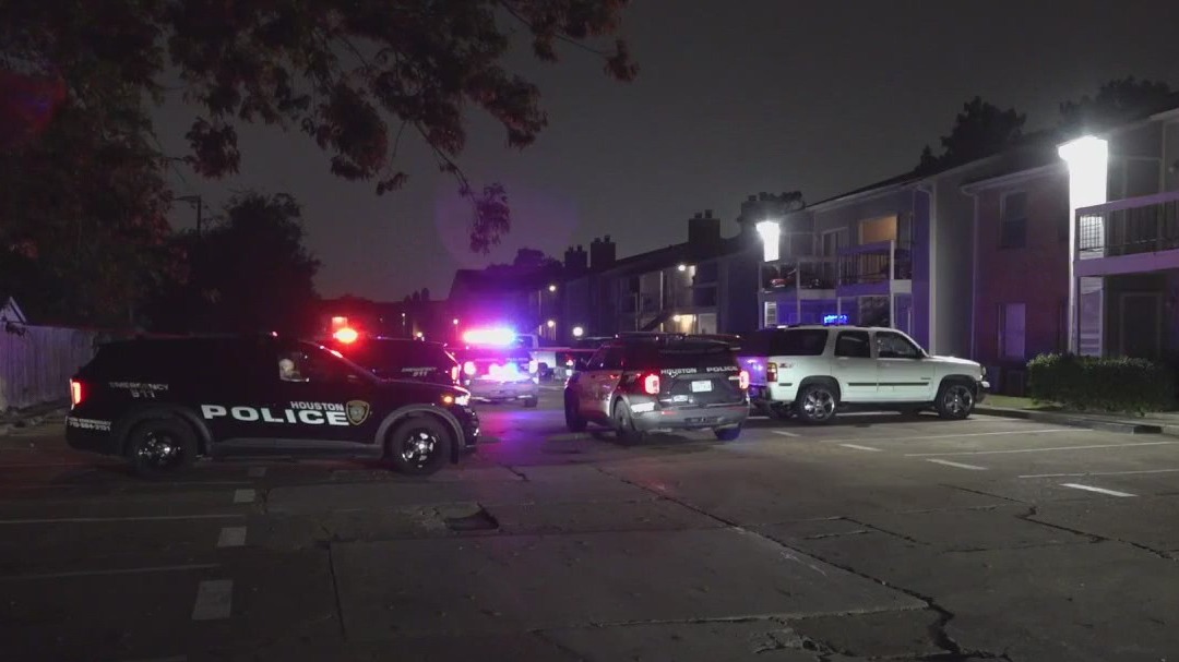 Resident witnesses shooting at Houston apartment complex