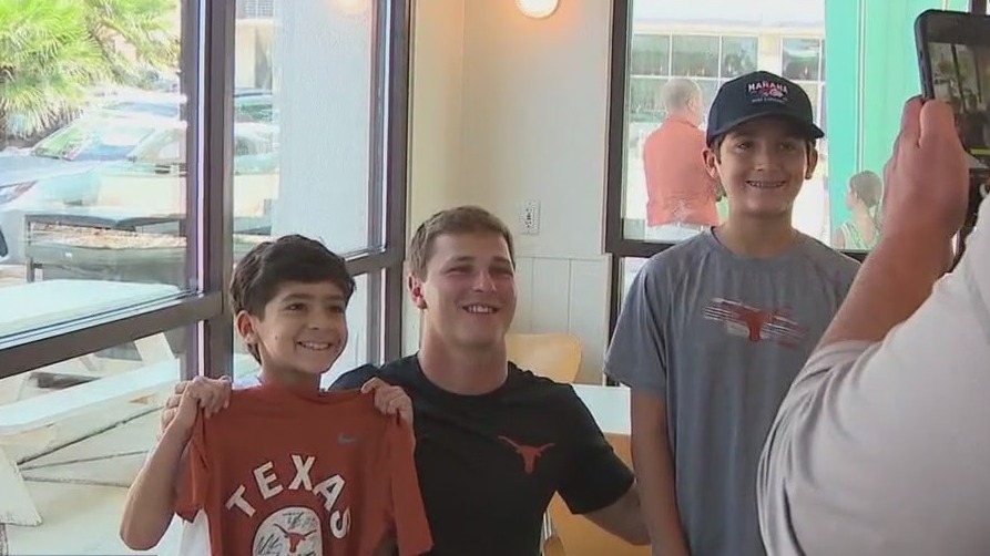 Texas floods: Community helps flooding victims
