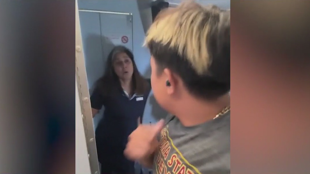 'Lo siento': El hombre se disculpa después de vapear incidente